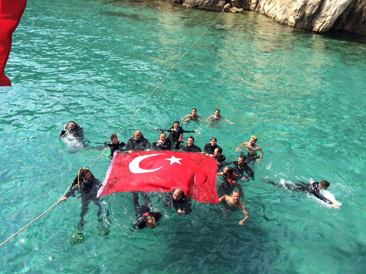 30 Ağustos Zafer Bayramında Türk Bayrağı Sarozda Dalgalandı