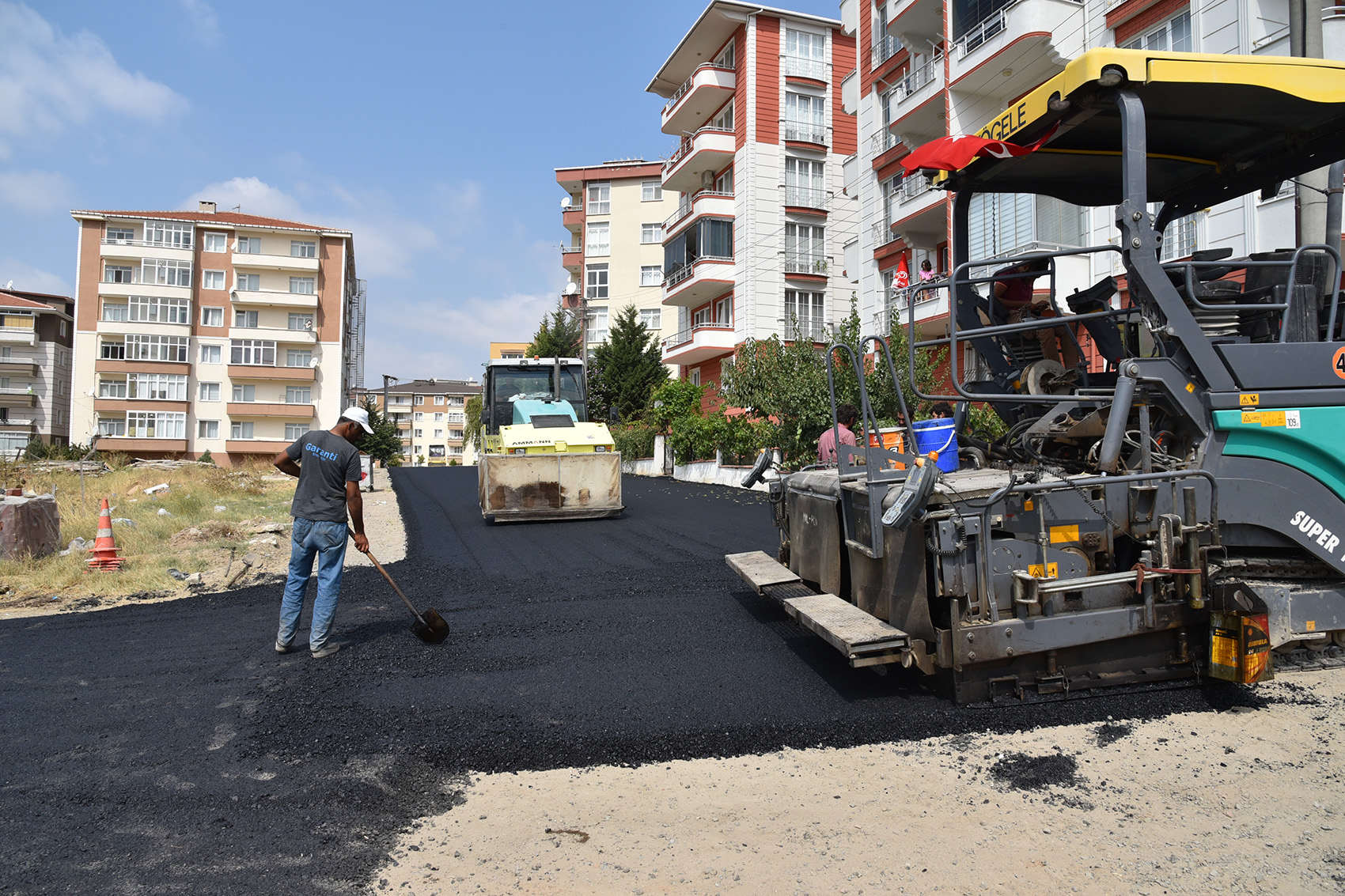 Asfalt Serimi ve Yama Çalışmaları Devam Ediyor