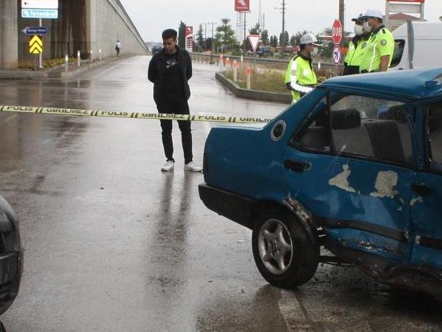 Keşan’da hafif ticari araçla otomobilin çarpıştığı kazada 4 kişi yaralandı