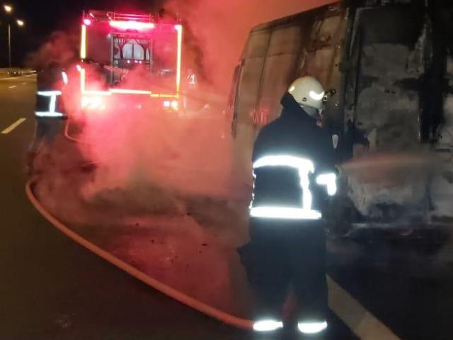 Kırklareli'nde seyir halindeki hafif ticari araç yandı