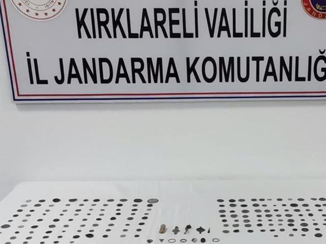 Kırklareli'nde tarihi eser kaçakçılığı operasyonunda heykel, sikke ve mühür ele geçirildi