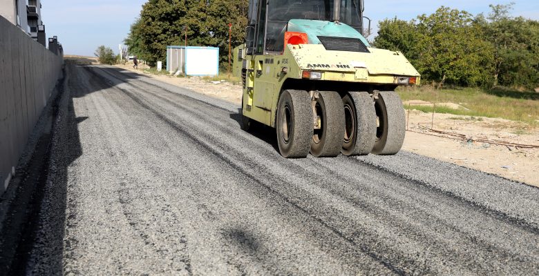 3 SOKAKTA 3 BİN METREKARE SATHİ KAPLAMA YOL ÇALIŞMASI YAPILDI