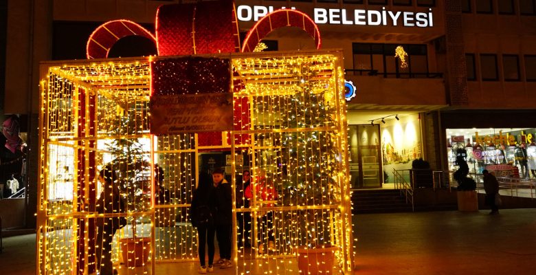 Meydanlar Işık ve Figürlerle Süslendi