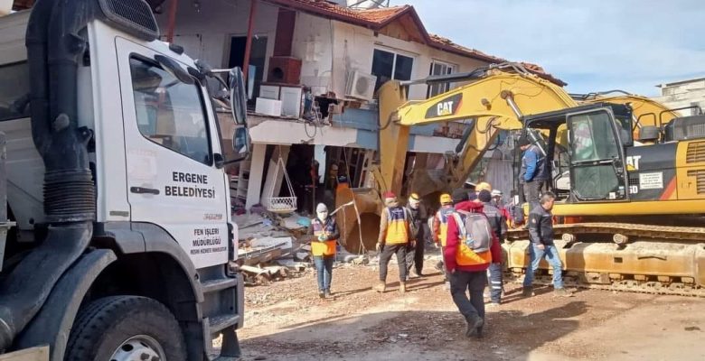 Ergene Belediyesi İş Makineleri Deprem Bölgesinde Çalışıyor