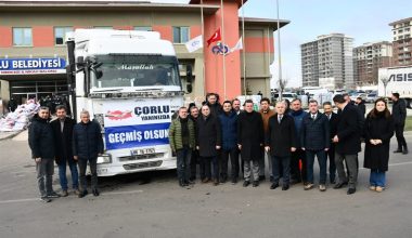 Vali Aziz Yıldırım Yardım Malzemelerinin Toplandığı Çorlu Belediyesi Kültür Merkezi’ni Ziyaret Etti