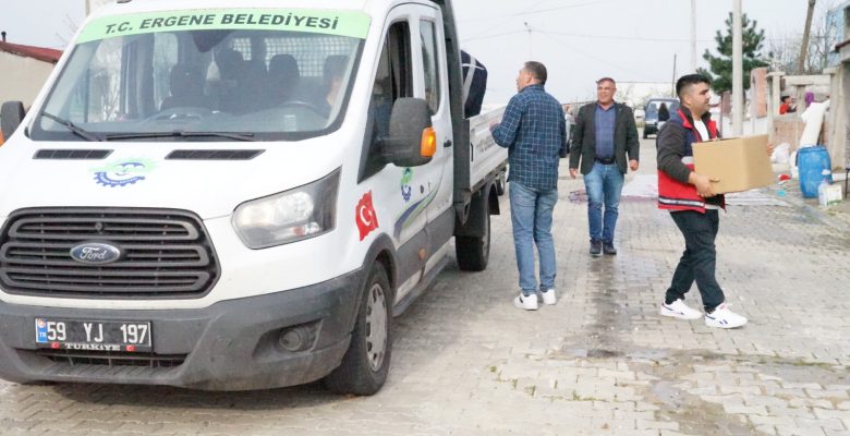 Ergene Belediyesi’nden vatandaşlara erzak desteği