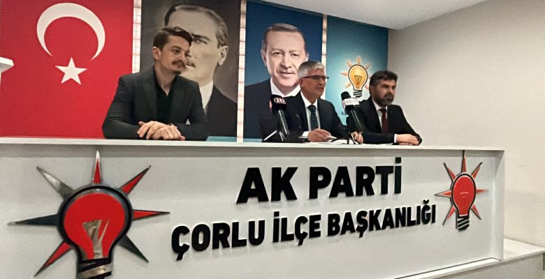 14 Mayıs 2023 tarihinde yapılacak olan Cumhurbaşkanlığı ve milletvekilliği seçimleri için aday adaylığını açıklayan Hakan Sunal, ilçe başkanlığında partilileriyle bir araya geldi. 