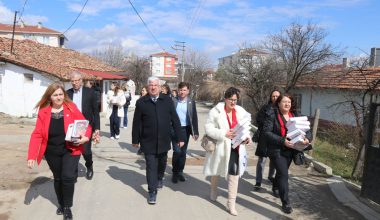 Ergene Belediye Başkanı Rasim Yüksel Kapı Kapı Gezerek 8 Mart Dünya Kadınlar Gününü Kutladı