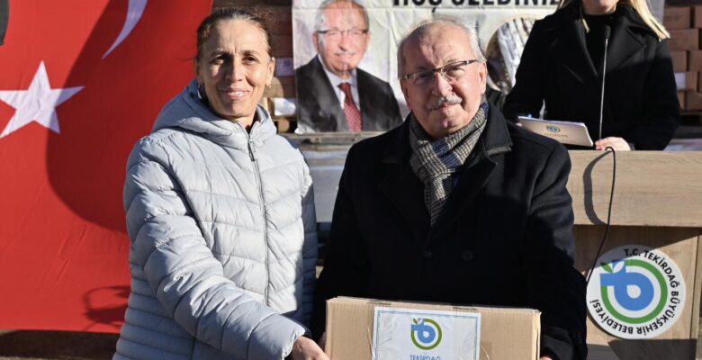 MALKARA’DA ARI ÜRETİCİLERİNE ARI KEKİ DAĞITIMI YAPILDI