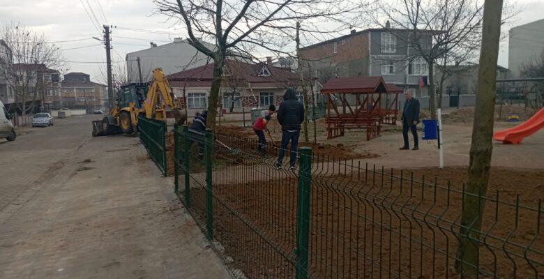 Ergene Belediyesi ekiplerinden parklara bakım